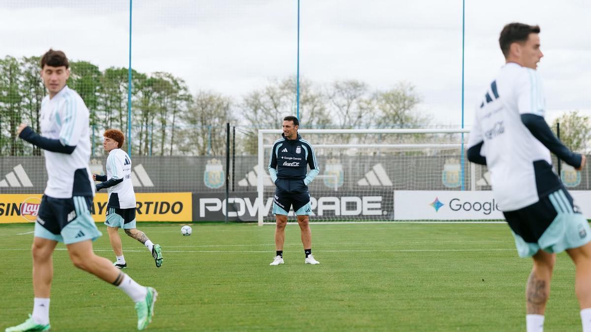 Scaloni, en un entrenamiento de Argentina
