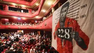Las asociaciones de víctimas de la dana piden 'verdad, justicia y reparación' en un homenaje en el Teatro Talía de València