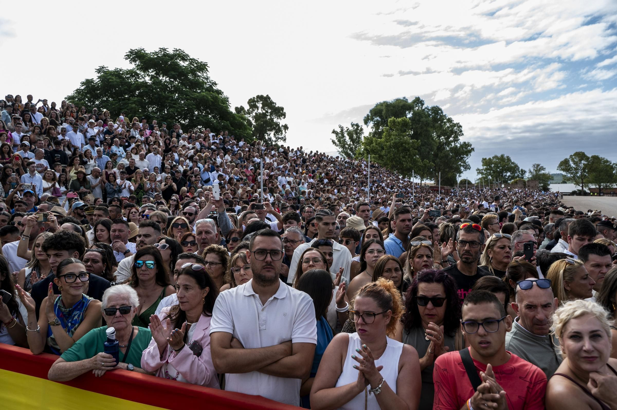 EN IMÁGENES | Multitudinaria jura de bandera en Cáceres con récord de mujeres soldado