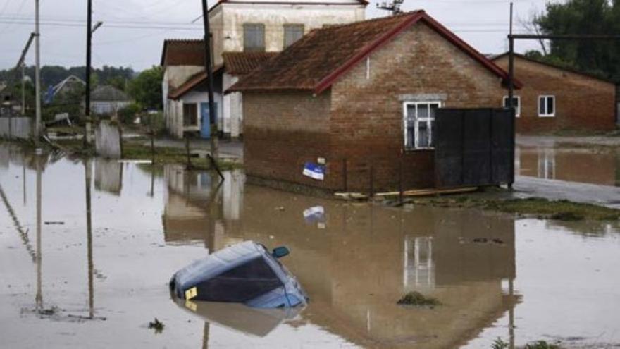 Fuertes inundaciones en Rusia causan al menos 70 muertos