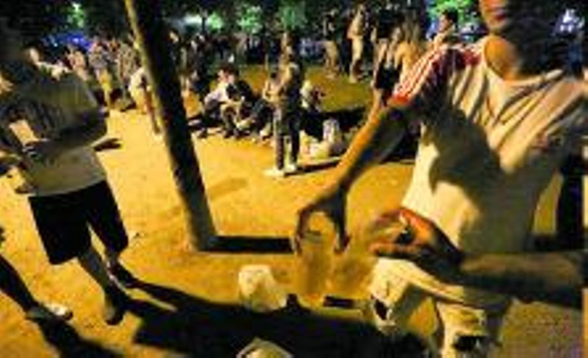 Un botellón en València. | E. Ripoll