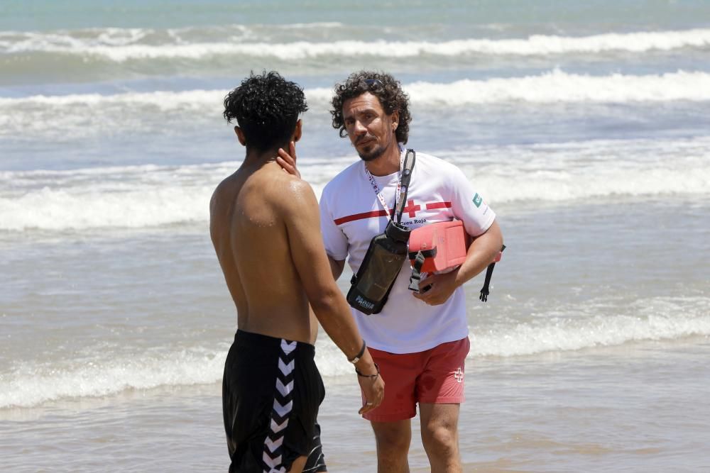 València cierra al baño las playas de la Malva-rosa y el Cabanyal