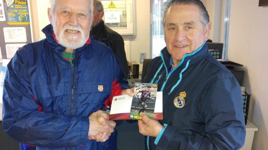 Los veteranos del fútbol sala del Espartal agasajan a Leo Rodríguez