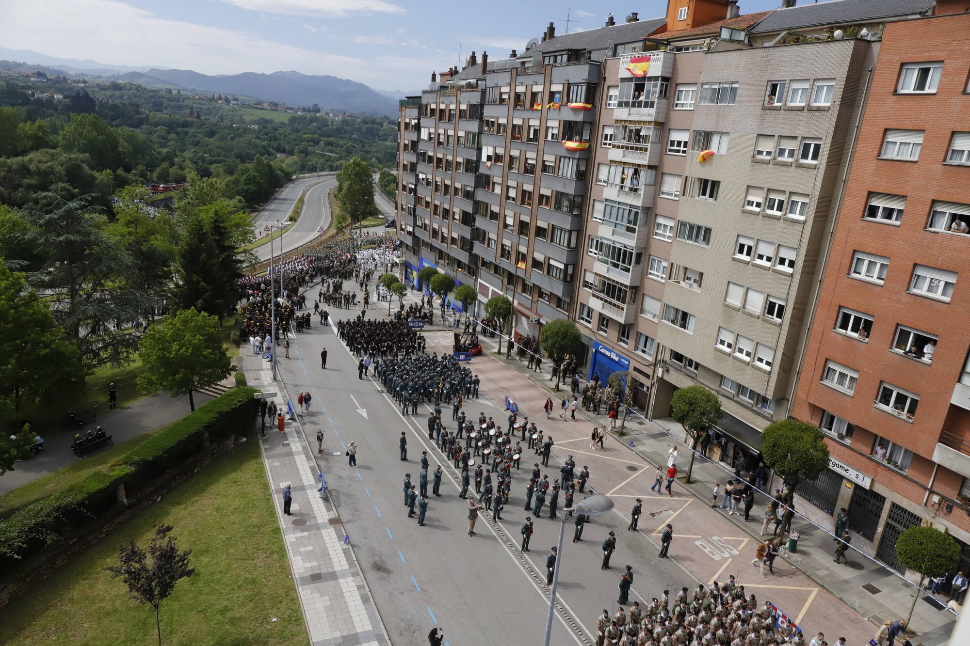 EN IMÁGENES: Así fue el multitudinario desfile en Oviedo por el Día de las Fuerzas Armadas.