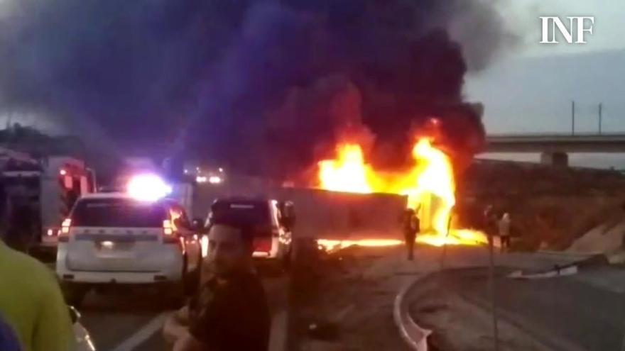 Así ha sido el incendio de un camión en la autovía A-31