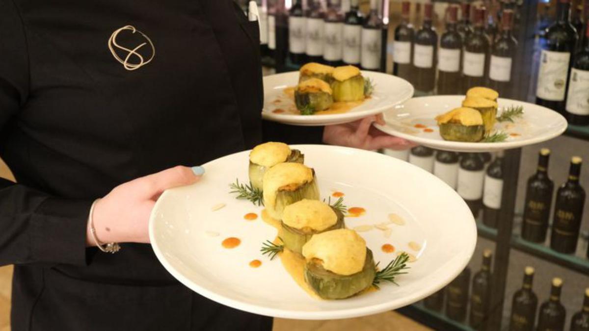 El plato estrella fue la alcachofa rellena de gamba blanca y verduras de temporada con gratinado de all-i-oli de almendra.