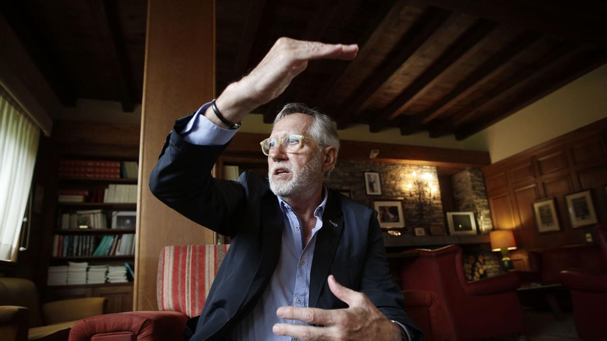 FRANCISCO LLERA RAMO, CATEDRATICO DE CIENCIAS POLITICAS. CURSOS DE LA GRANDA