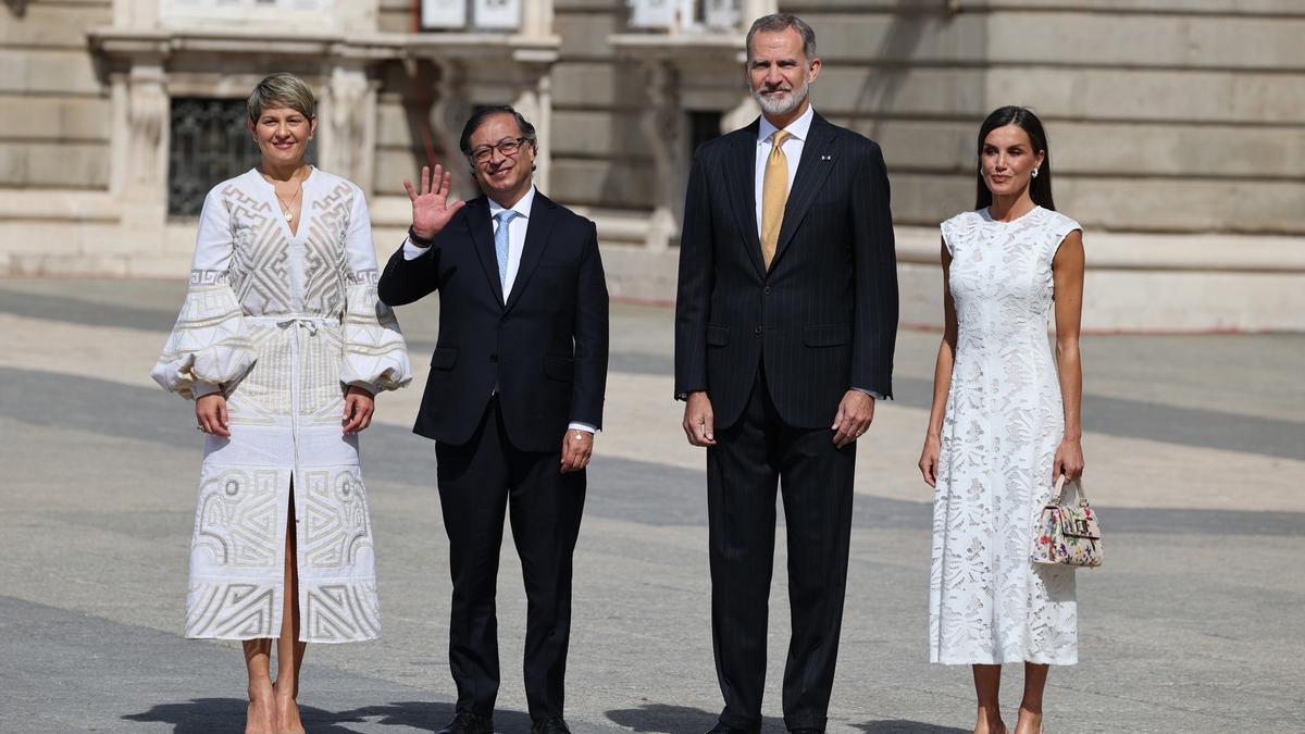 Los Reyes de España con el presidente de Colombia y su esposa en el Palacio Real.