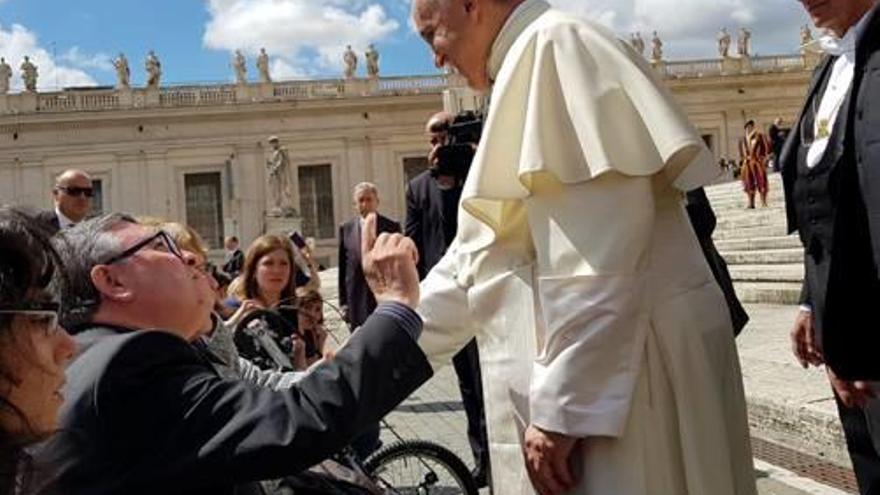 Els membres de l&#039;entitat, durant l&#039;audiència amb el Papa.