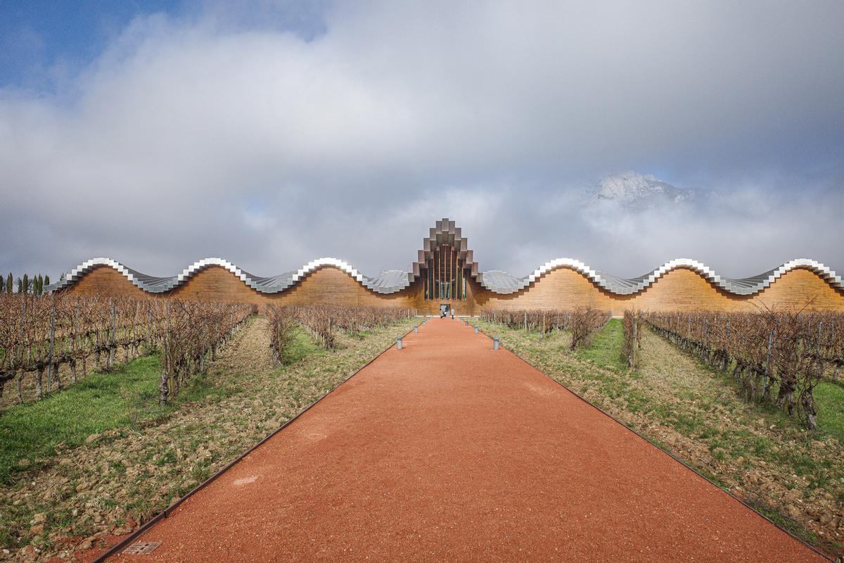 Bodegas Ysios, diseñada por el arquitecto Santiago Calatrava.