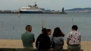 El Puerto de Vilagarcía recibe un nuevo crucero y espera a más de 300 visitantes