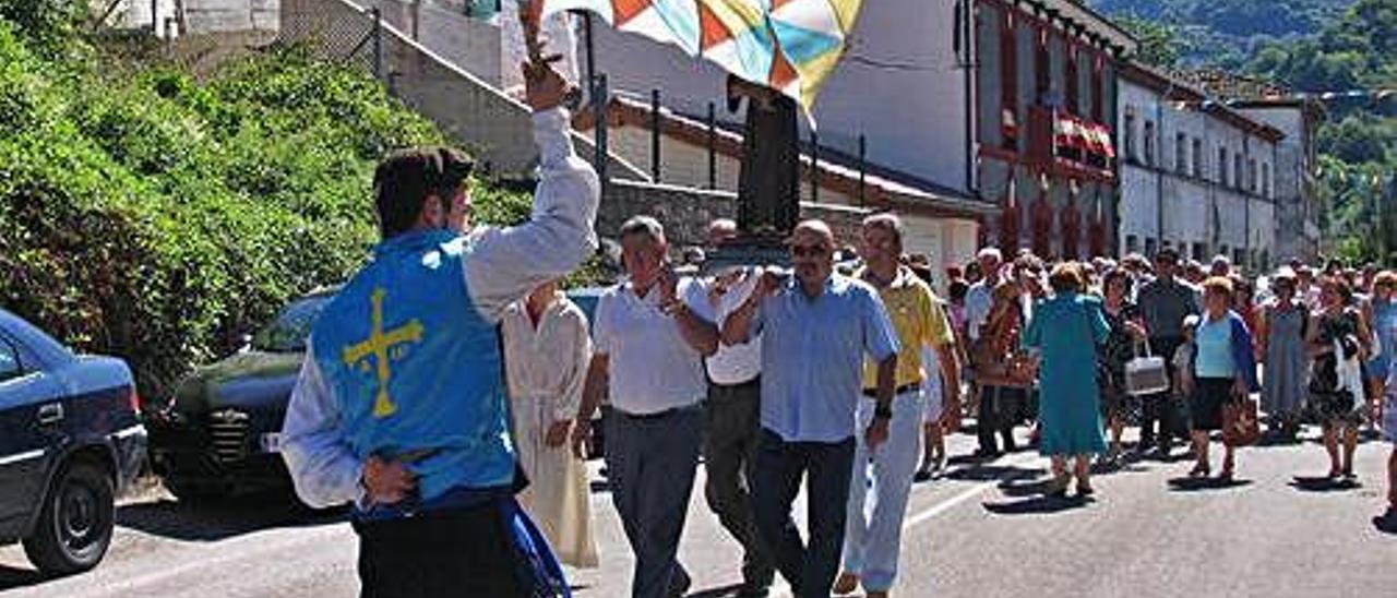 El &quot;toréu del santu&quot; de Piñeres.