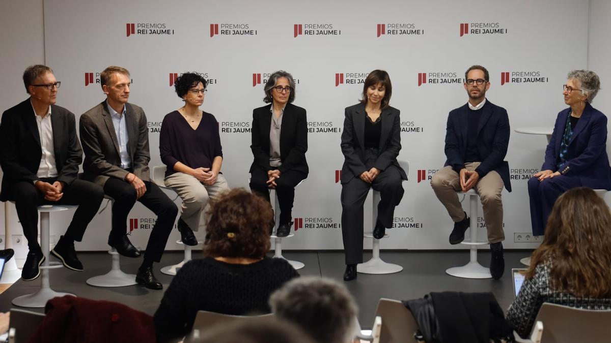 Los siete premiados con los Premios Rei Jaume I durante la rueda de prensa