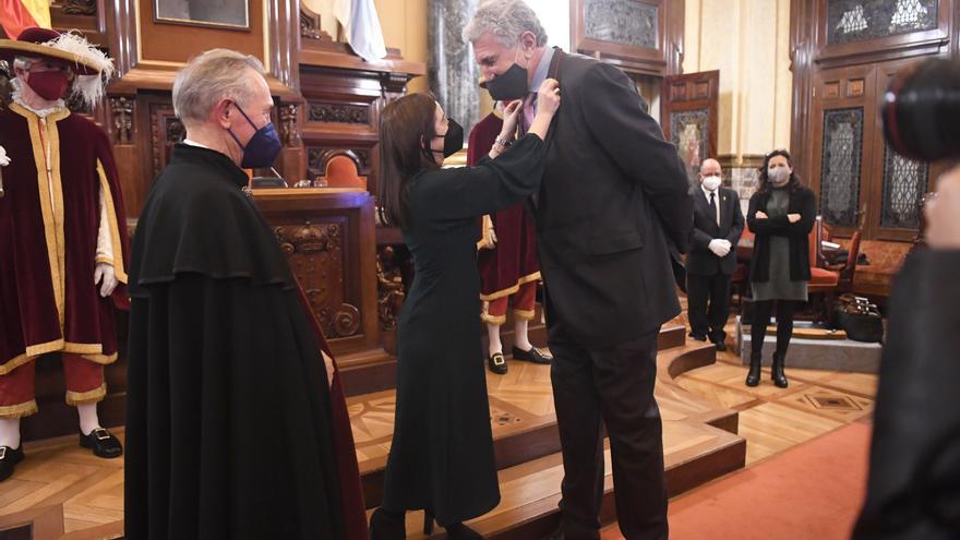 Fernando Romay, miembro de honor de la Real Orden de Caballeros de María Pita