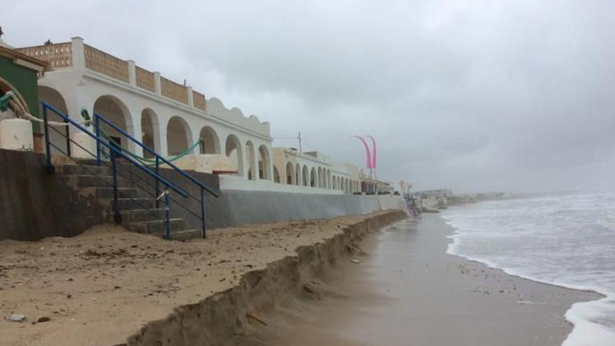 El temporal destroza playas de Dénia regeneradas hace menos de un mes