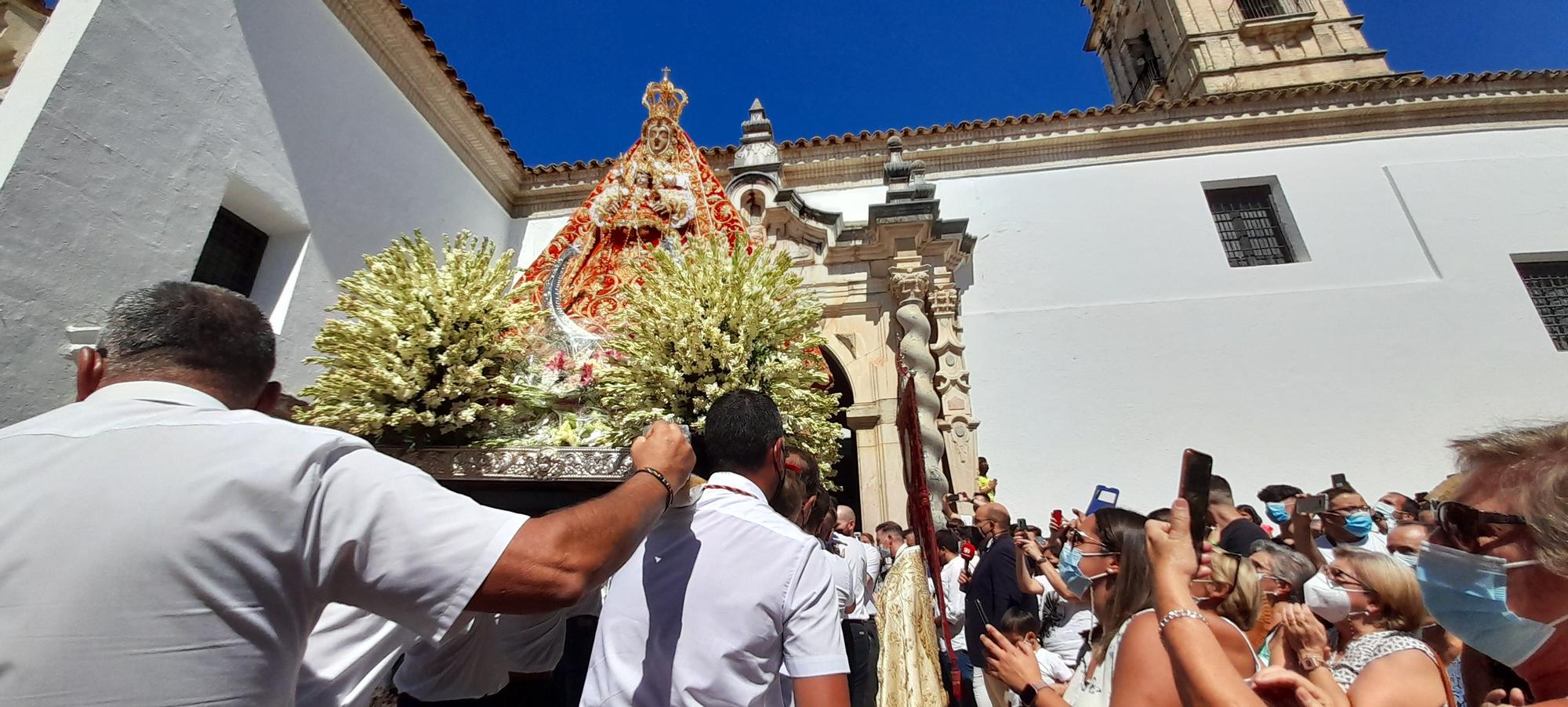 La 'Bajá' de la Virgen de la Sierra a Cabra, en imágenes