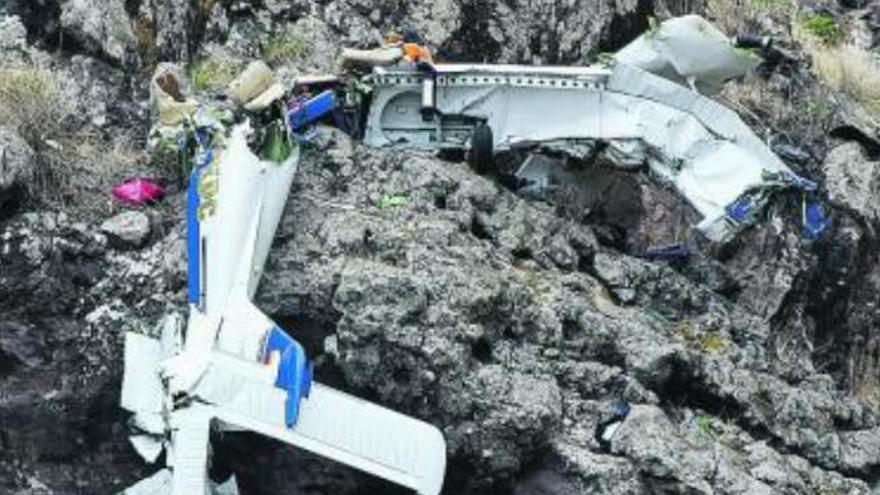 La avioneta siniestrada en 2013, en la que un piloto y dos instructores perecieron.