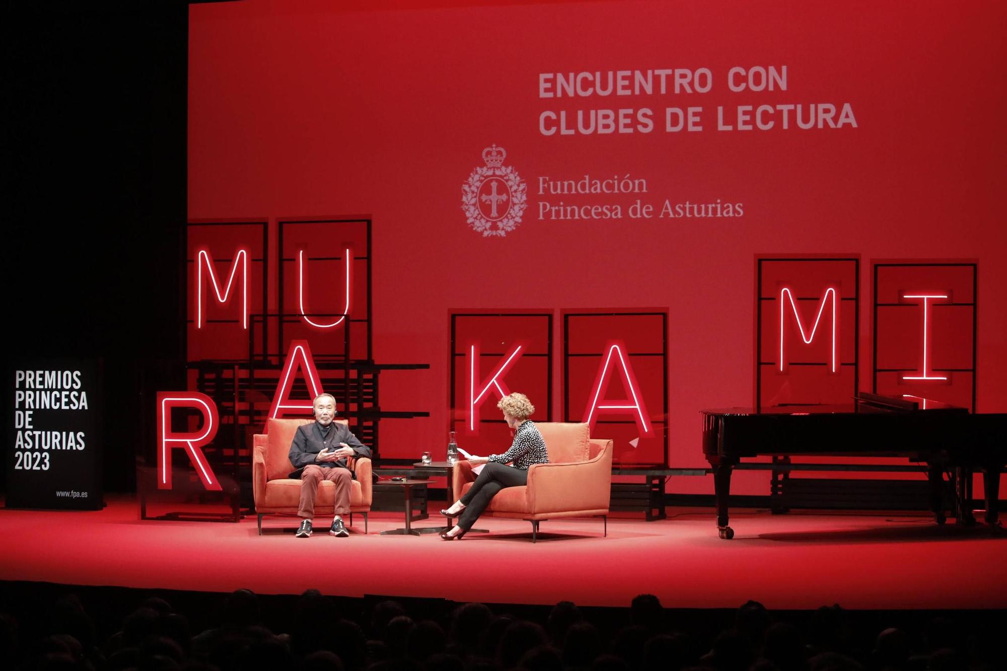 Encuentro de Haruki Murakami con Clubes de lectura de bibliotecas públicas en el teatro Jovellanos
