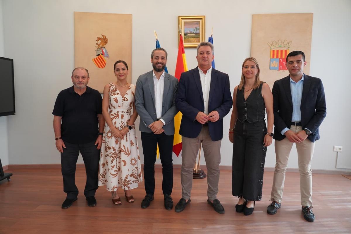 Fimar del protocolo de reconstrucción entre la conselleria de Infraestructuras y el Ayuntamiento de Alcàsser.