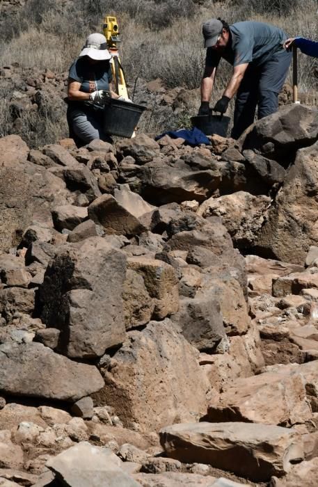 Hallan en La Fortaleza estructuras funerarias desconocidas en Canarias