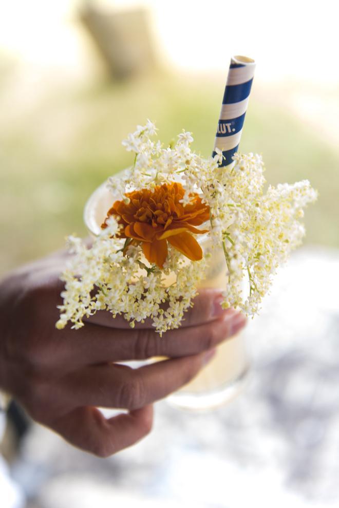 Cóctel de Absolut con flores