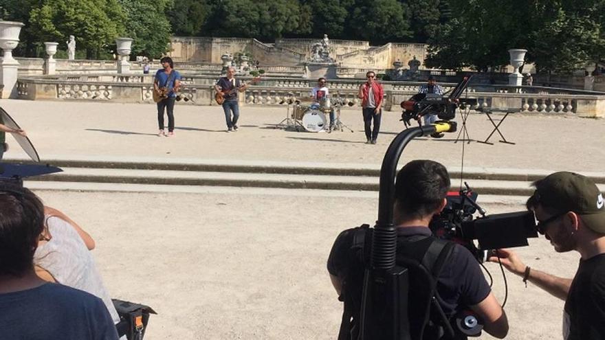 El grupo murciano, durante la grabación de la canción.