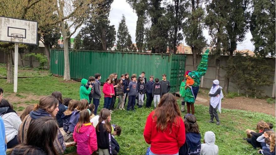 Xiprers al Vent: Trenta anys educantinfants i joves en el lleurei en valors, a través del joc