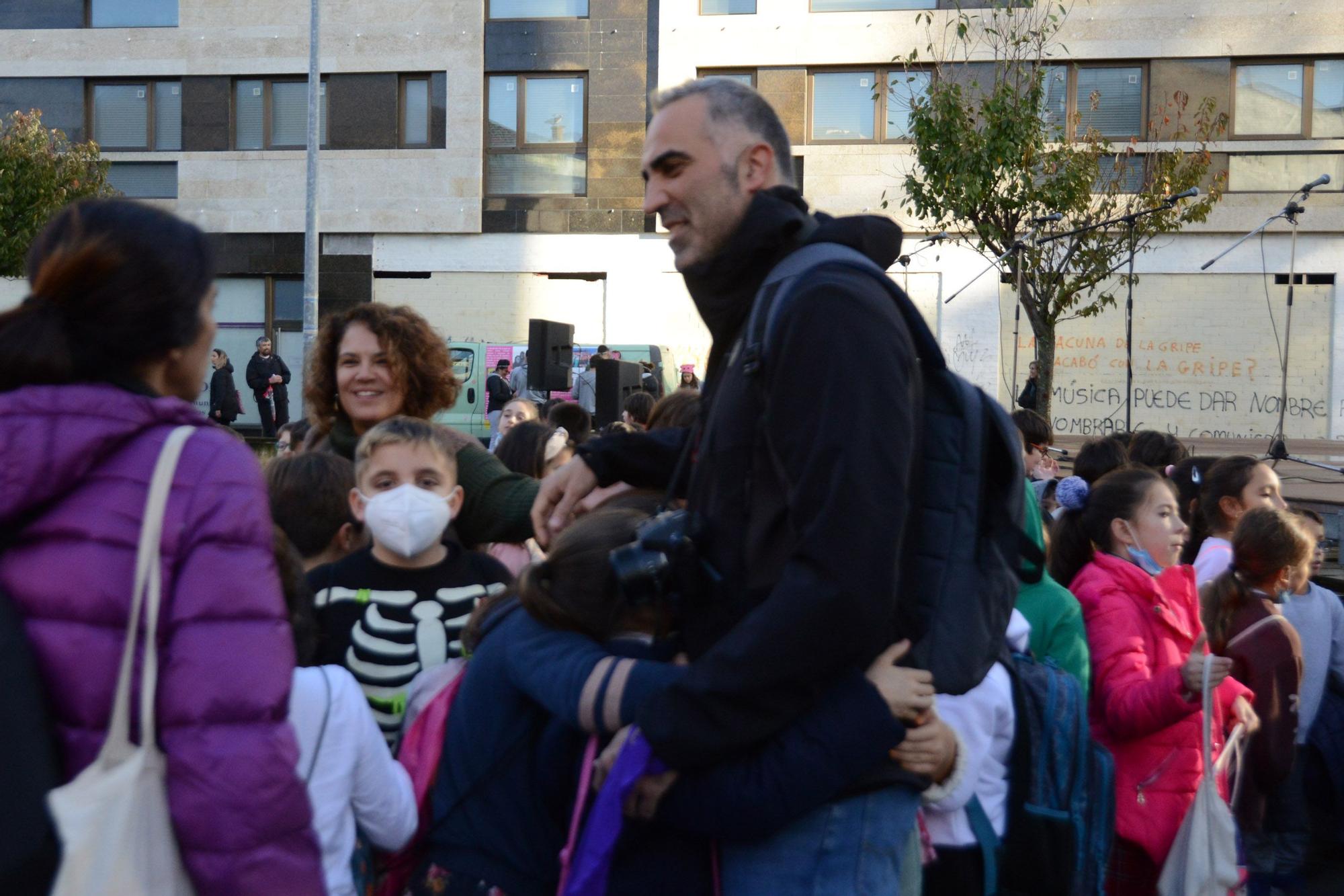 La celebración del Día Internacional contra las Violencias Machistas en Cangas