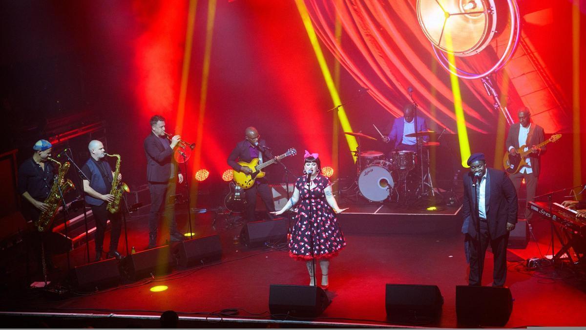La banda original de Amy Winehouse en concierto.