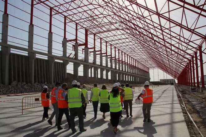 La Plataforma por un Puerto Sostenible celebra el avance de la nave cerrada para mover los graneles en Alicante
