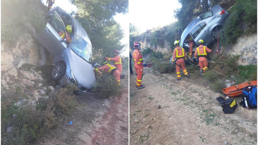 Un vehículo cae por un terraplén tras salirse de la vía en la Pobla de Vallbona