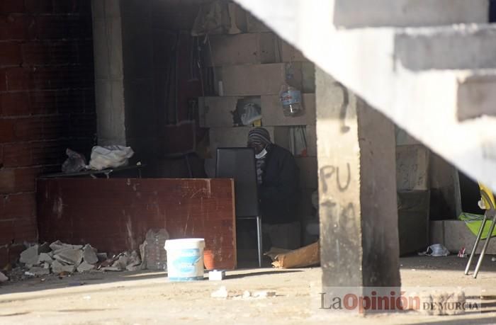 Tensión en San Pío X durante el desalojo de okupas en un edificio abandonado