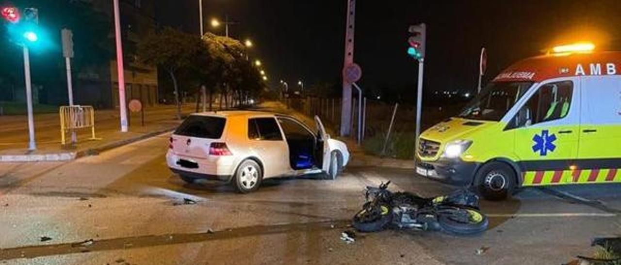 El último accidente ocurrido en la noche del martes en Novelda entre un motorista y el conductor de un turismo.