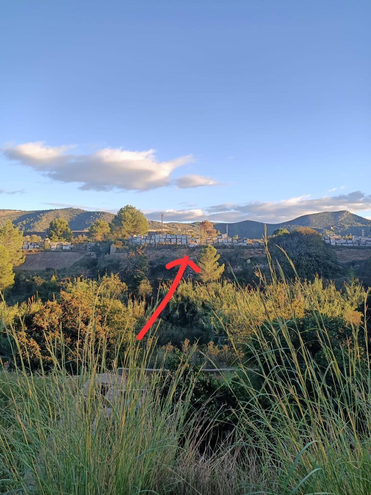 Denuncian el riesgo por el posible vertido de toneladas de mármol en el río Cànyoles en Canals