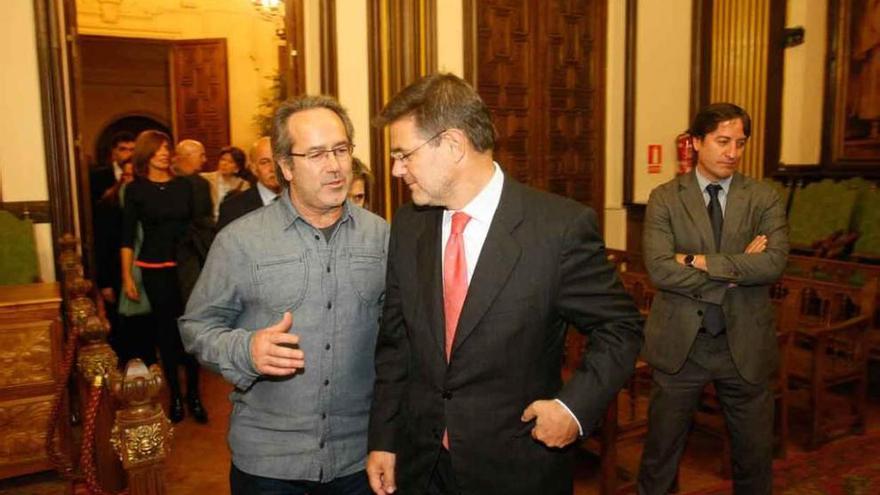 El alcalde de la ciudad, Francisco Guarido, recibe al ministro de Justicia.