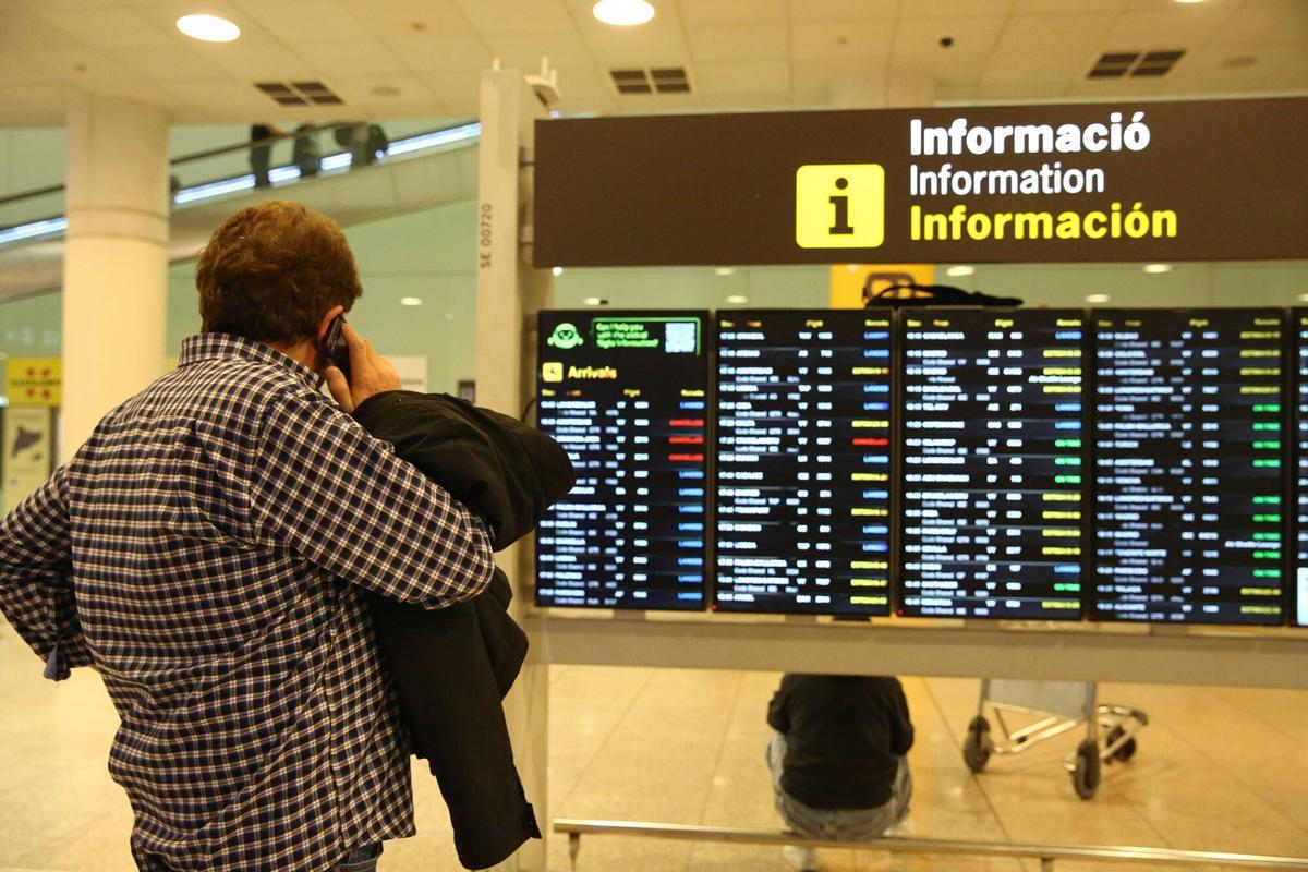 El temporal de fuertes lluvias en Barcelona y resto de Catalunya ha provocado al menos 47 cancelaciones y dos desvíos de vuelos, además de numerosos retrasos en el aeropuerto de Barcelona-El Prat
