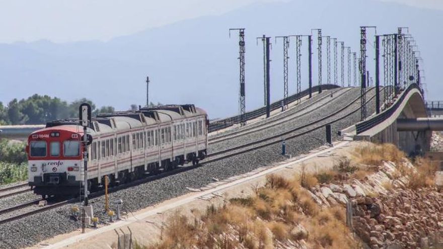 El retraso en el cambio de ancho de la vía del AVE evita los trasbordos