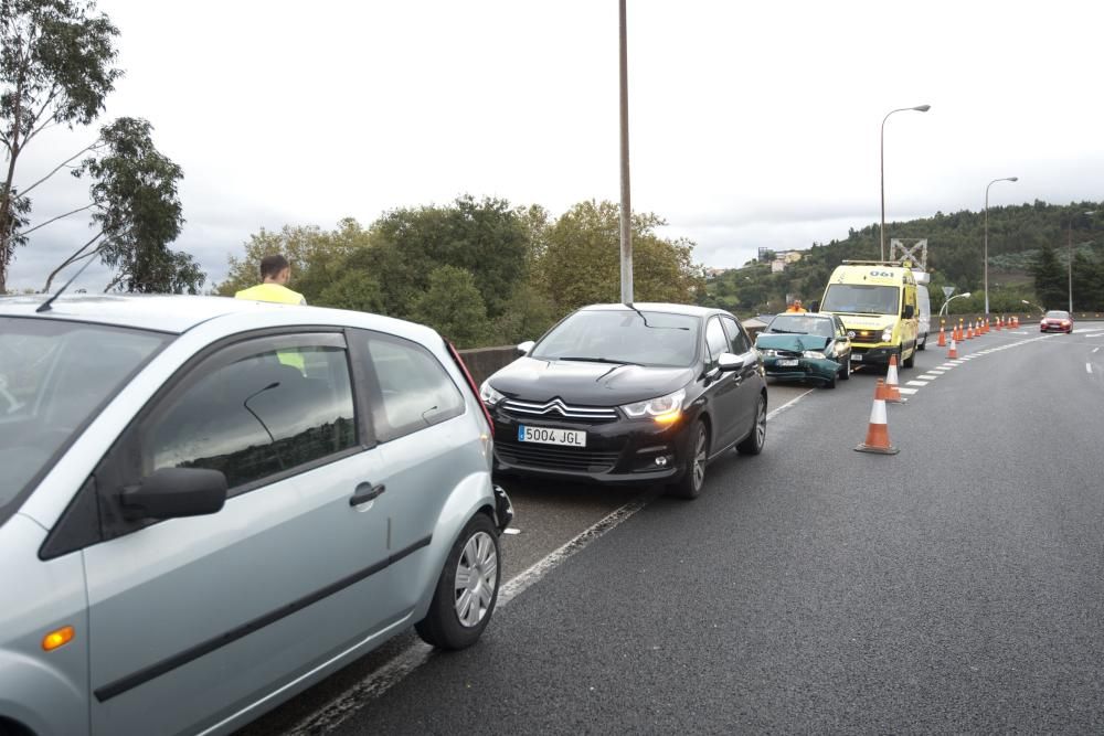 Accidente en la AP-9 por un coche que circulaba en