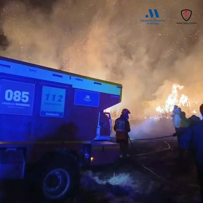 Los bomberos de Málaga desplazados a Ourense revisan perímetros y posibles reactivaciones