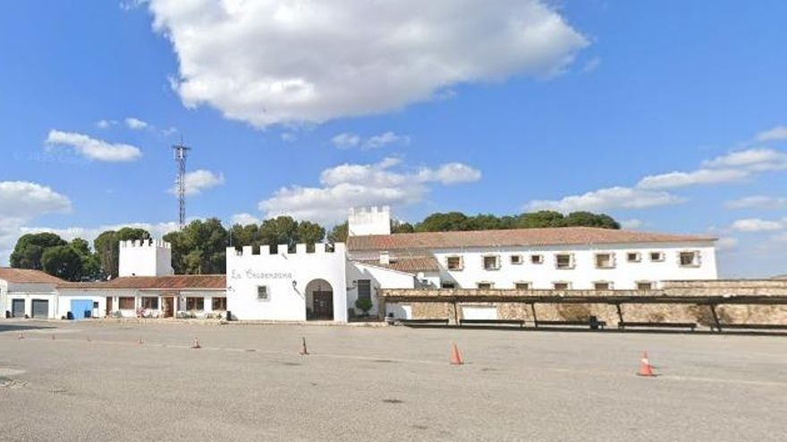 El hotel desalojado en Candasnos.