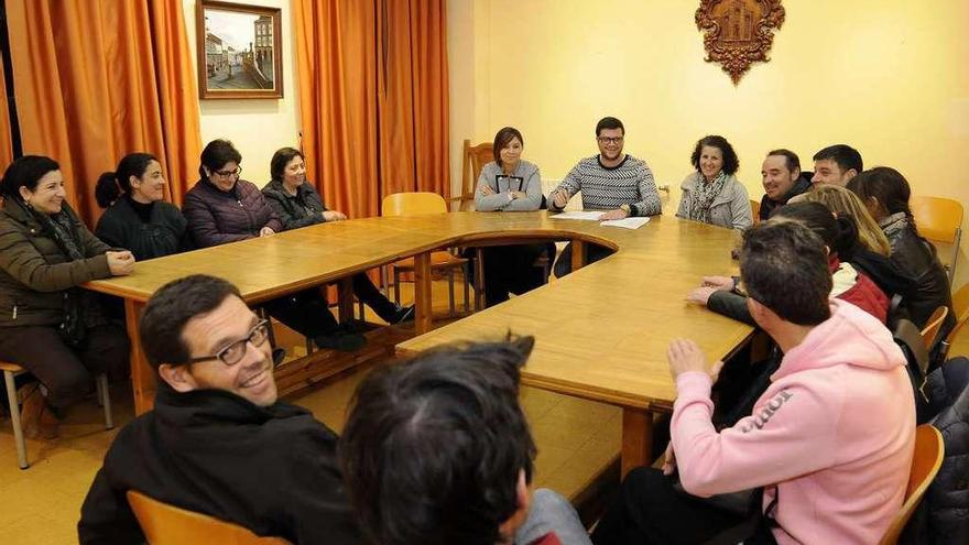 A la asamblea del colectivo de comerciantes acudió una quincena de socios.  // Bernabé/Javier Lalín