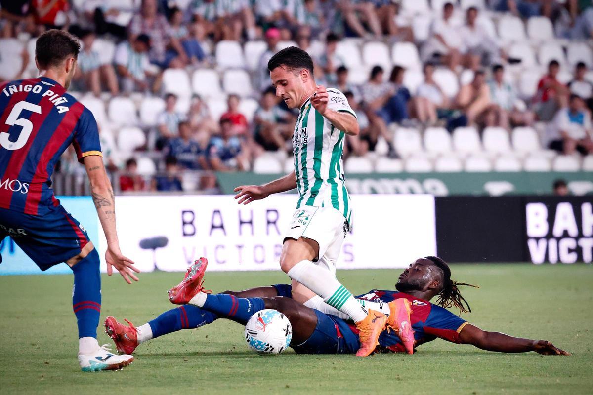 Diego Bri, en el duelo ante el Huesca de esta temporada en El Arcángel.