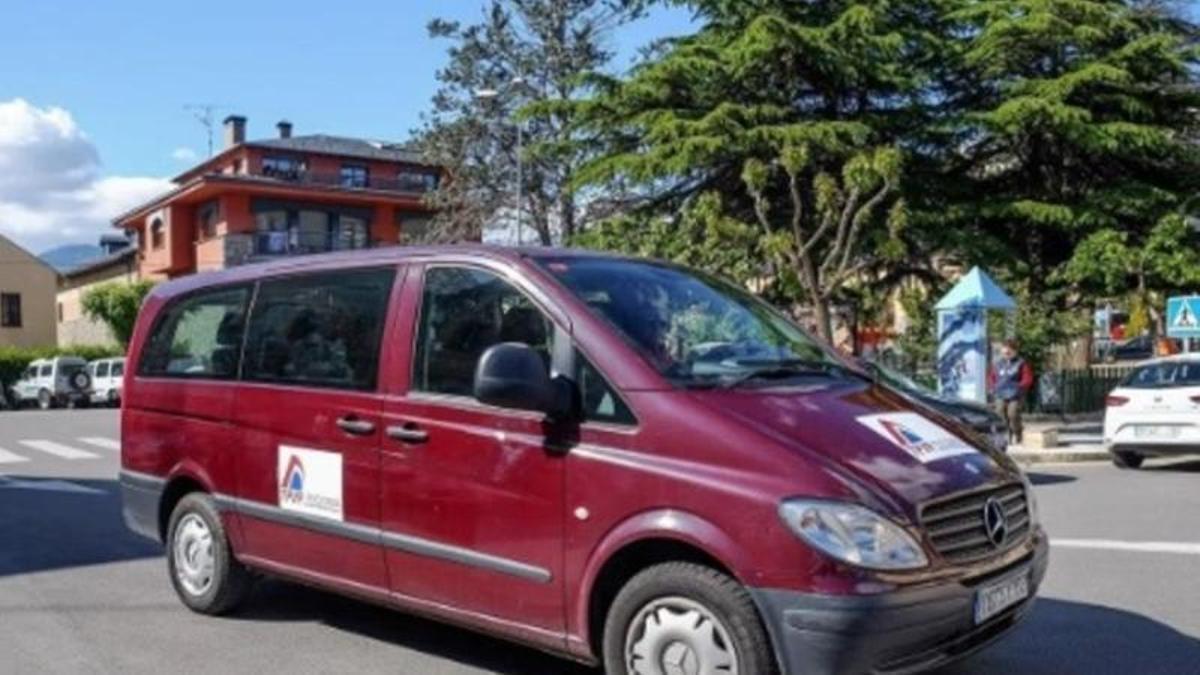 El vehicle que fa ara el servei de transport públic