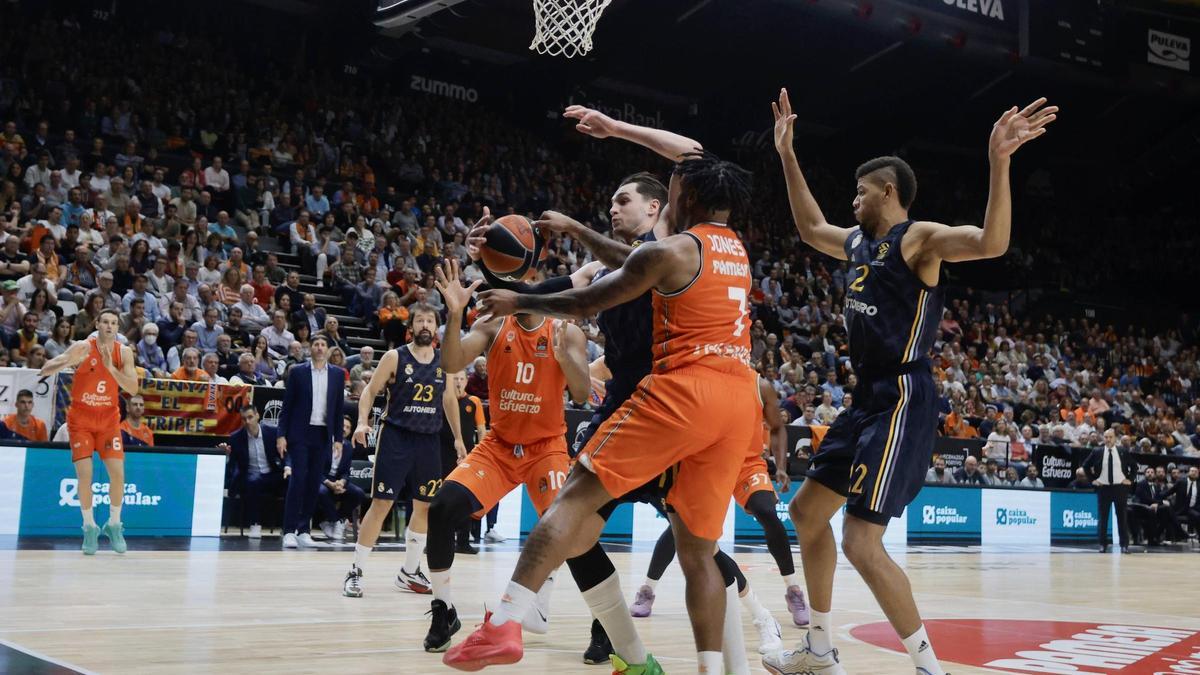 Tras caer ante el Madrid, el Valencia BC quiere desquitarse en el Palau Blaugrana