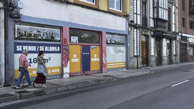 Un local comercial sin uso en la calle Rodríguez San Pedro.  | MARCOS LEÓN