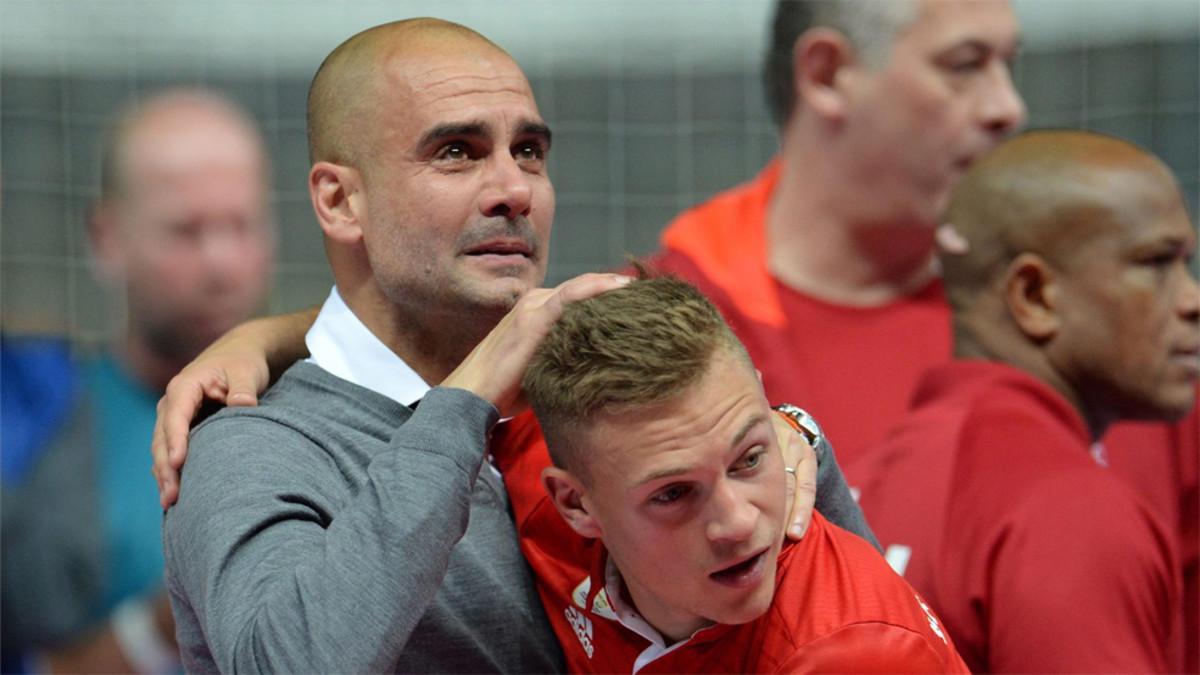 Josep Guardiola y Joshua Kimmich en 2016 durante la etapa del técnico como entrenador del Bayern Múnich