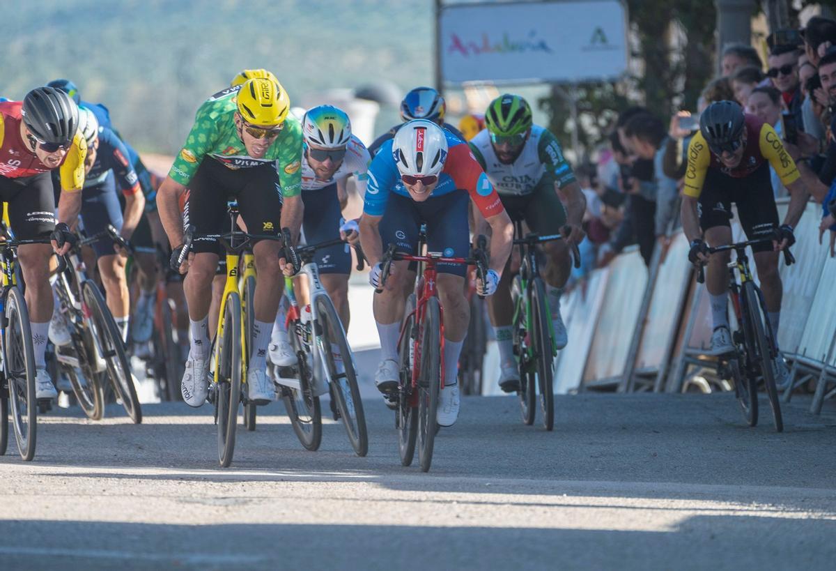 El belga Fretin, primero izquierda, en los últimos metros de la meta de Lopera.