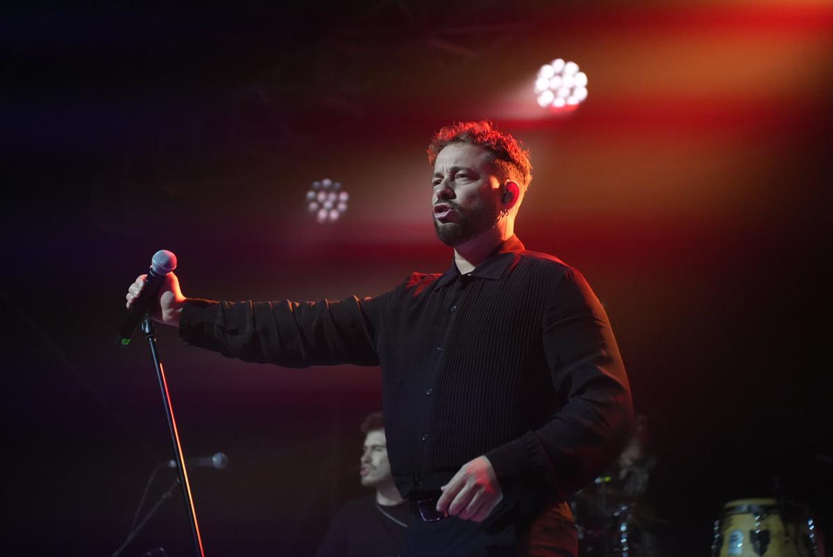 Los Caños llenan de música y nostalgia la plaza de toros de Córdoba