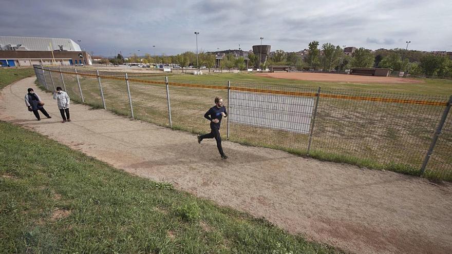 El circuit de running i el camp de beisbol, a darrere, ja renovats