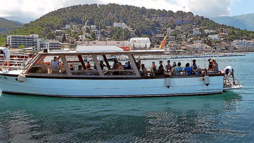 La emblemática embarcación &#039;Calobra&#039; de Barcos Azules en el Port de Sóller.